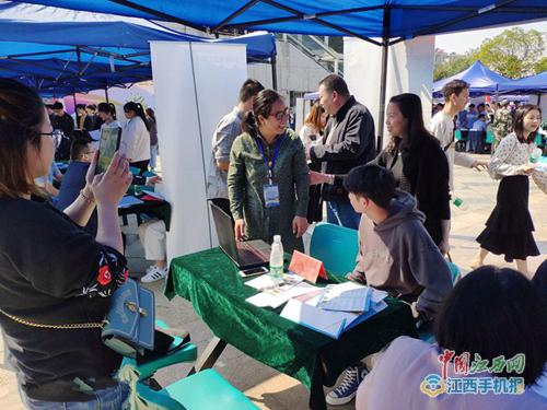 九江职业技术学院举办首场2020届毕业生校园大型综合招聘会 组图