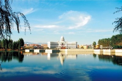 李书福的双重梦想 汽车与教育的交响曲